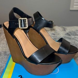 Black wedges